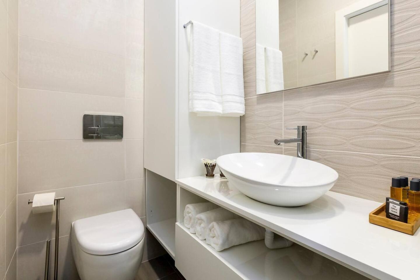 The Office Guest Apartment Guimaraes Exterior photo